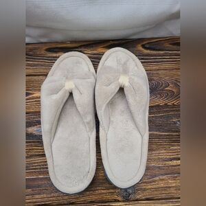 Isotoner Microterry Bow Slippers with Indoor/Outdoor Sole Womens Size 9.5 - 10
